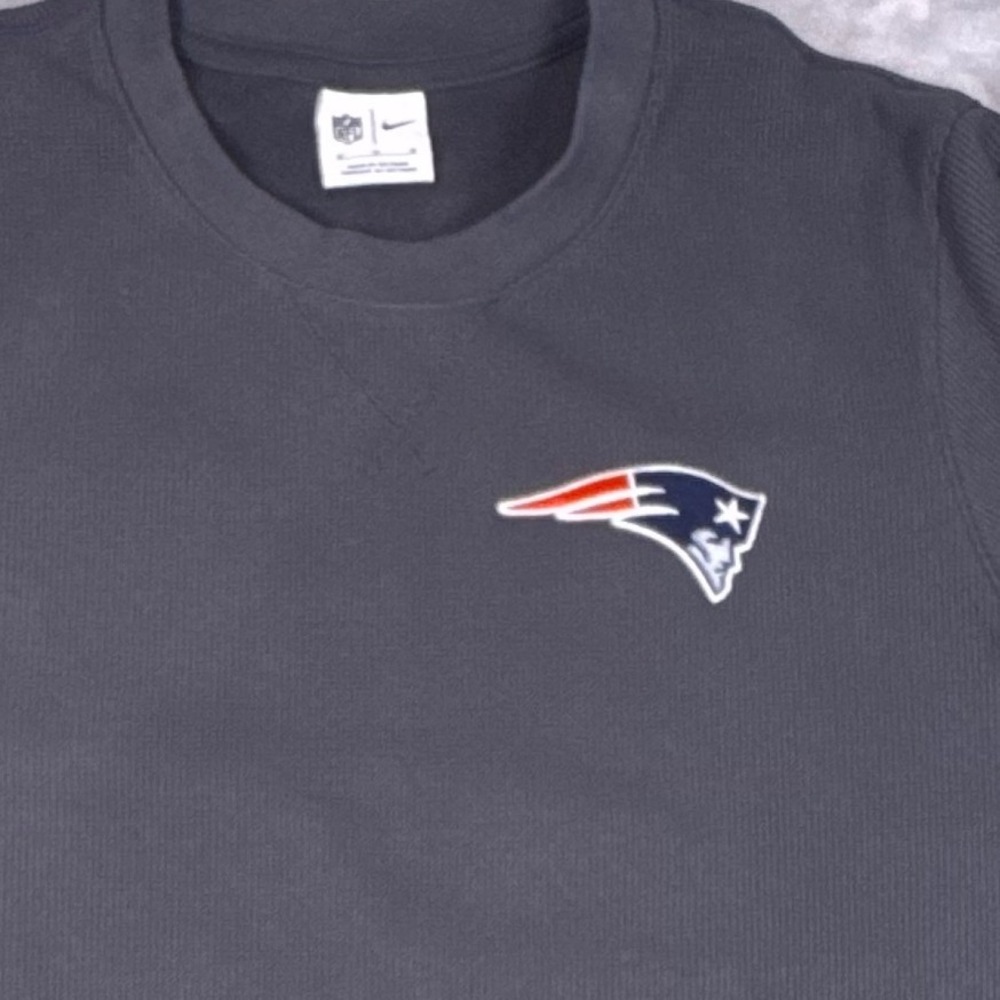 Nike NFL New England Patriots Mens Medium Waffle Knit Long Sleeve Shirt Gray